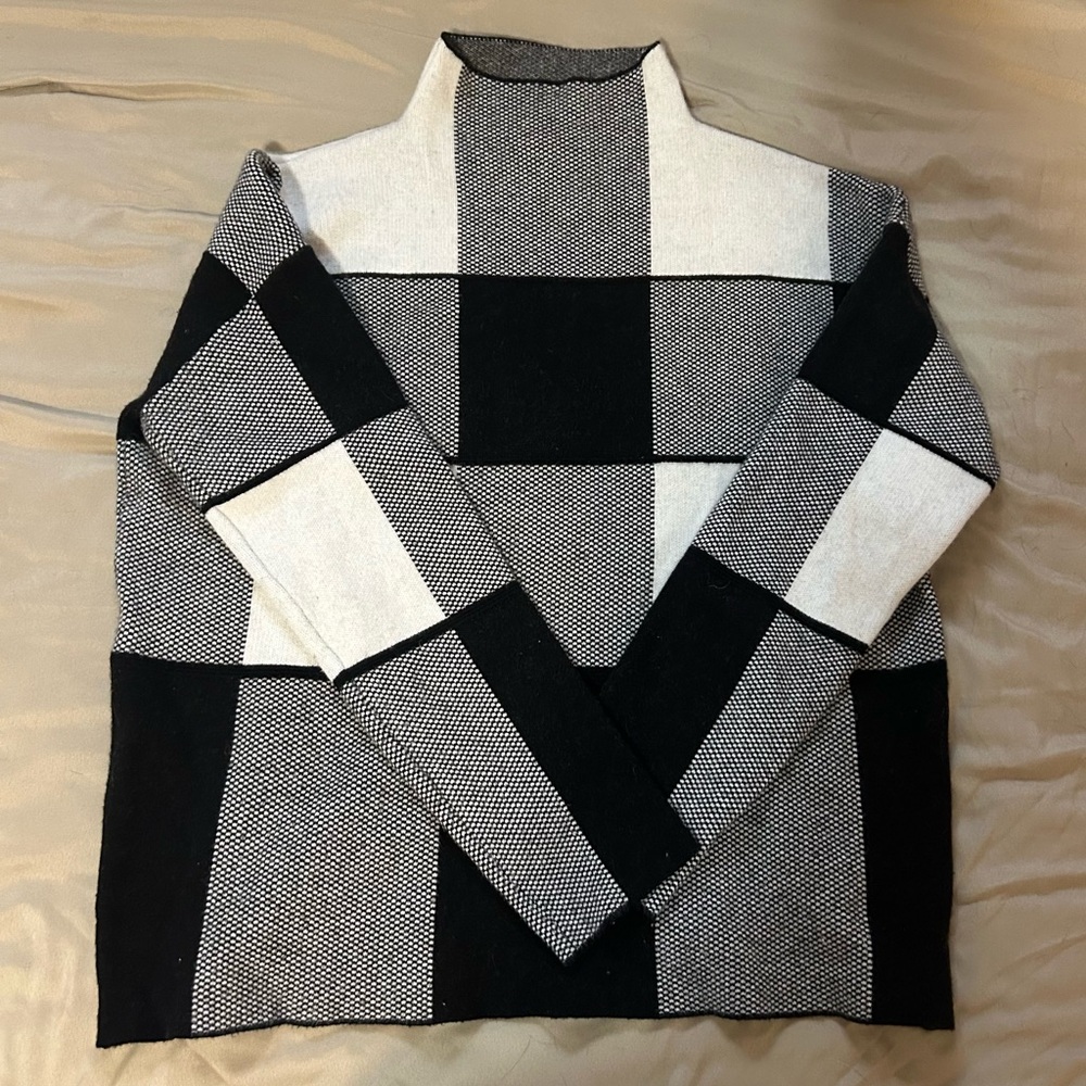 Tahari Black & White Plaid Pattern Turtleneck Knit Sweater Size L